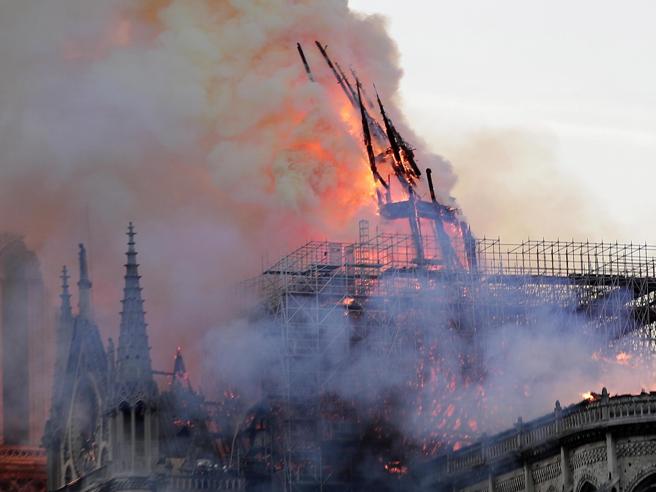 Notre Dame alla fine ha retto Le vecchie cattedrali non muoiono