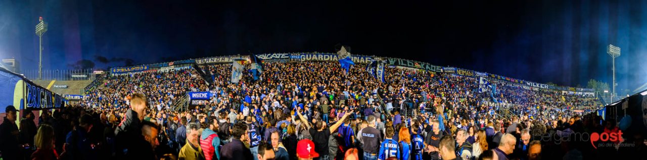 Foto dell’emozionante addio alla Curva Nord, che verrà demolita