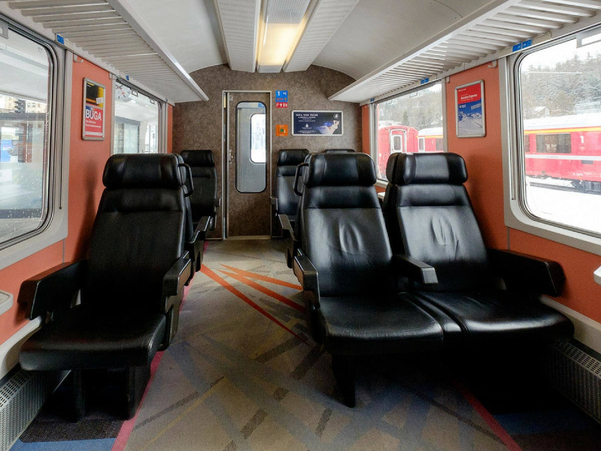 trenino-rosso-del Bernina-treno di linea-prima classe