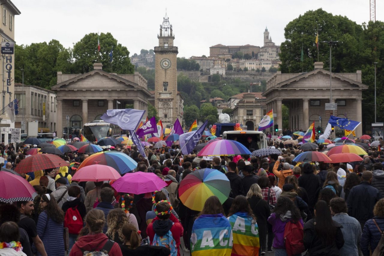 L’album del Bergamo Pride 2019 Sorrisi e colori sotto un cielo grigio