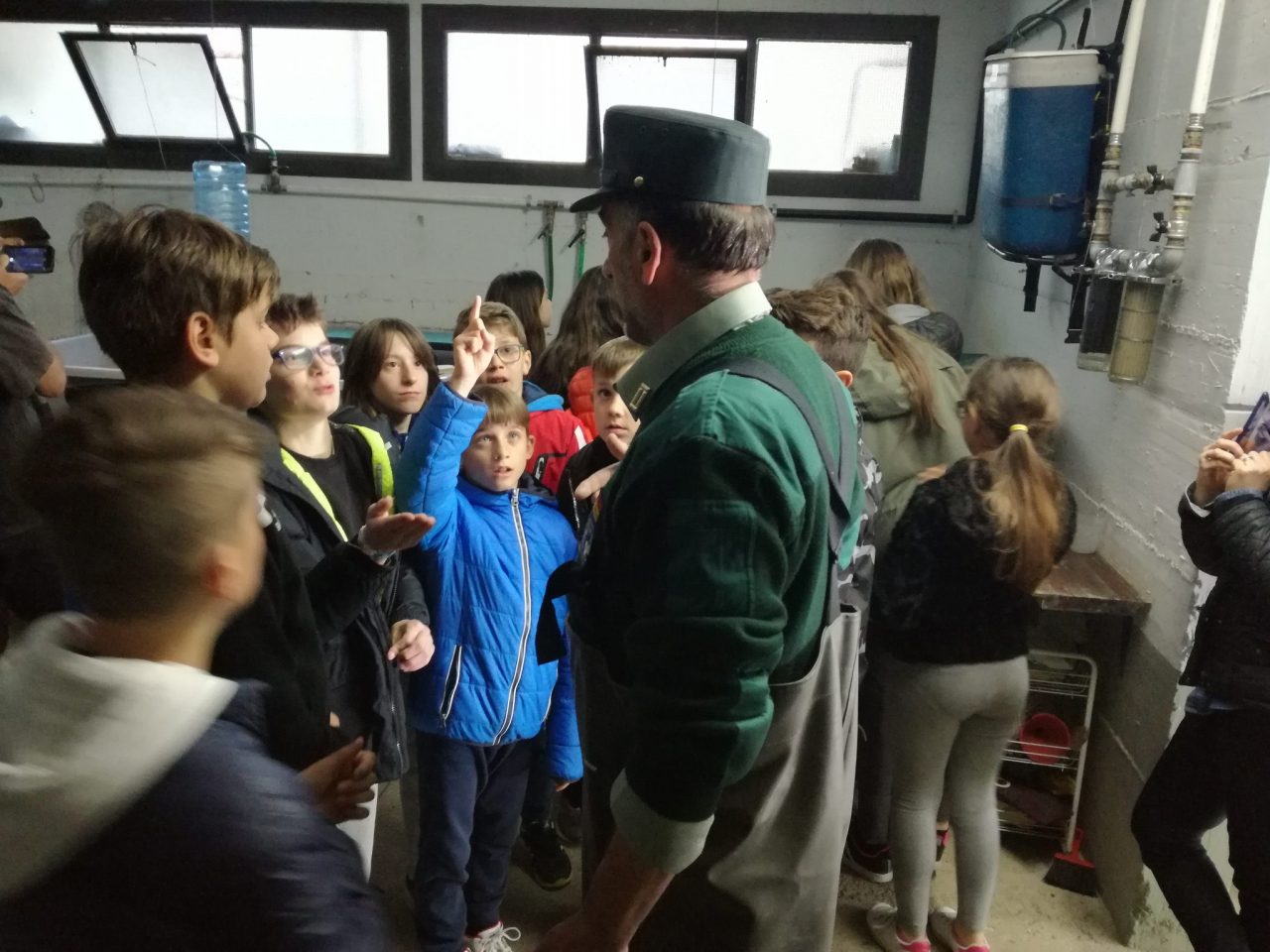 Quei piccoli studenti dal Beppe e i pesciolini che non sopravvivono