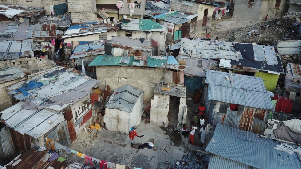 A baba Fulgenzio hanno regalato altri 150 figli. Ad Haiti (un inferno)