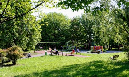 Denunciati 8 ragazzi: stavano facendo un picnic nel parco di Loreto