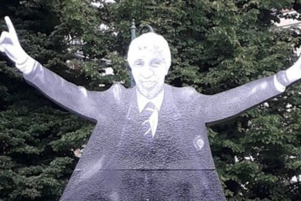 La statua a Gasperini in centro Champions giocata in casa?