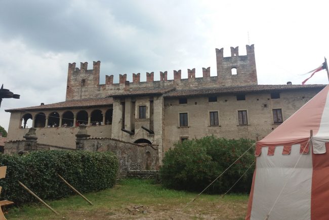 Una notte al castello, ma in tenda Malpaga all’insegna dell’avventura