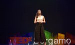 Il discorso di Ilaria al TEDxBergamo in cui spiega col sorriso la sordità