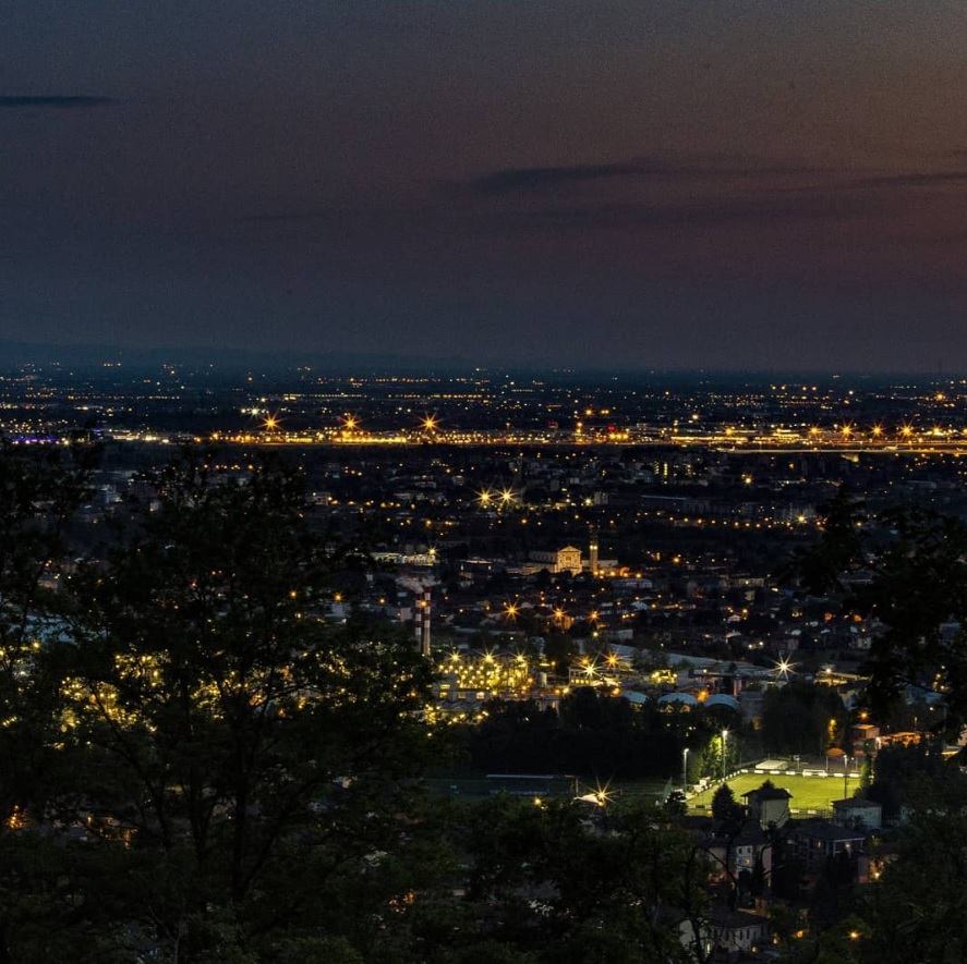 Le luci della città (Scanzo) – Alefurbizia