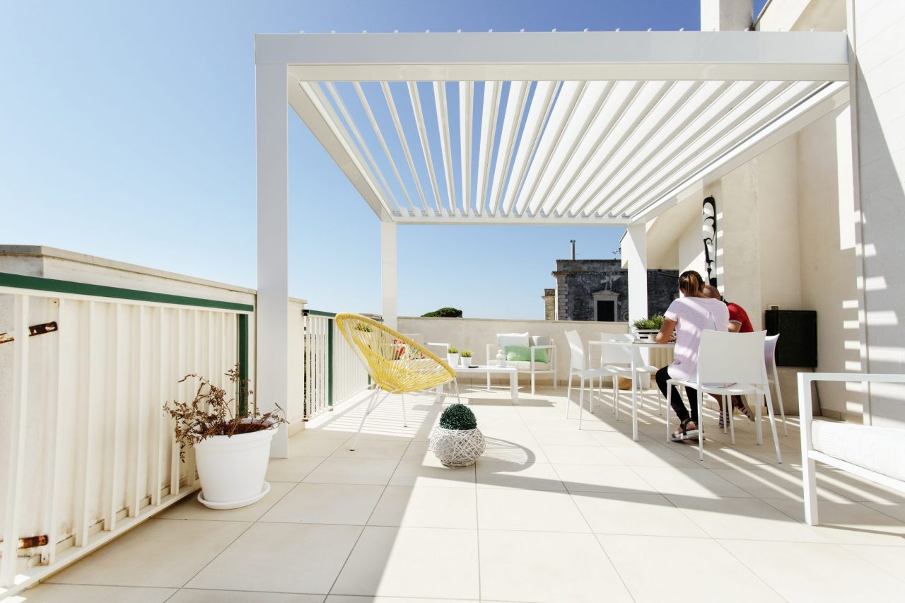 Edilizia Libera, basta autorizzazioni per pergolati e tende da sole