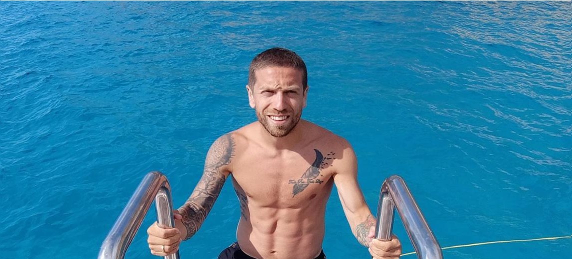 L’estate del Papu su Instagram (tra palestra, mare e discoteca)