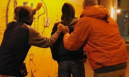 Baby gang di nuovo in azione a Treviglio: adolescenti circondati, rubata una bicicletta