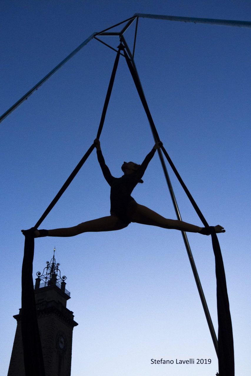 Poetici volti e magiche acrobazie dalla Notte Bianca dello Sport