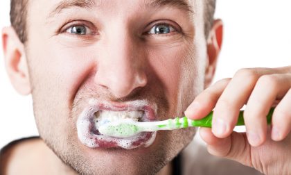 Pensieri segreti di una commessa I dilemmi sulla nostra igiene orale