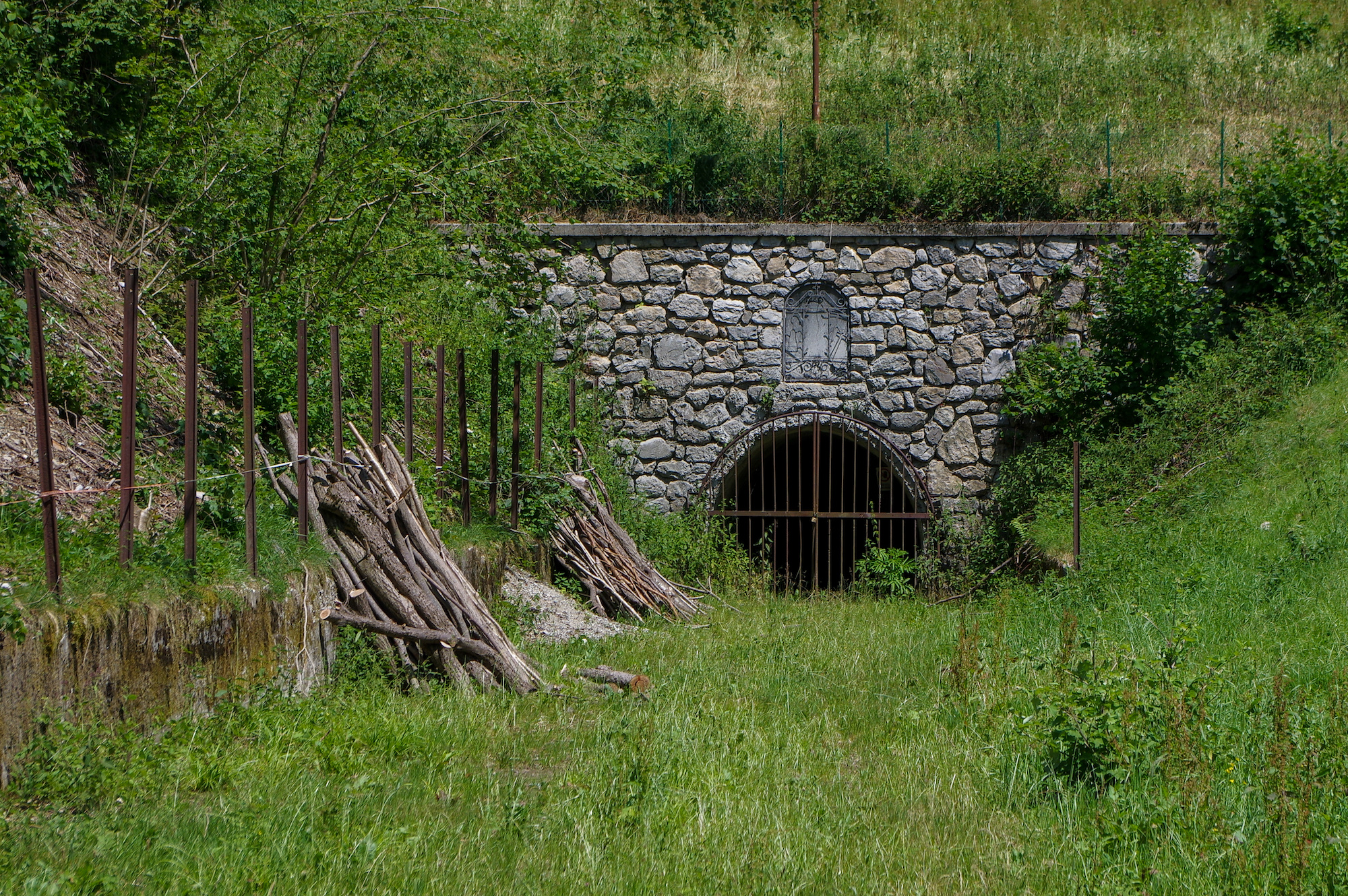 1 - L'ingresso della miniera ai Piani di Bracca