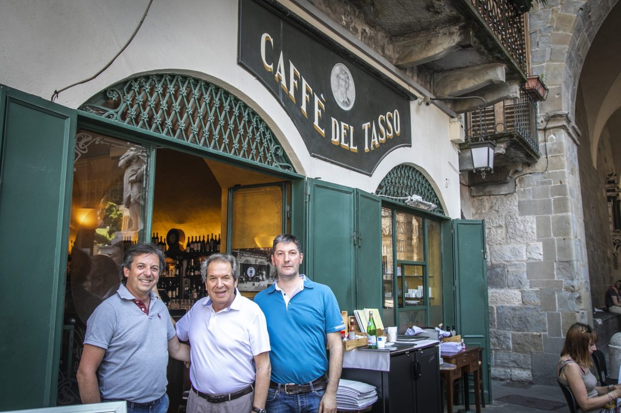 Le grandi firme e le belle storie del Caffè del Tasso, un’istituzione
