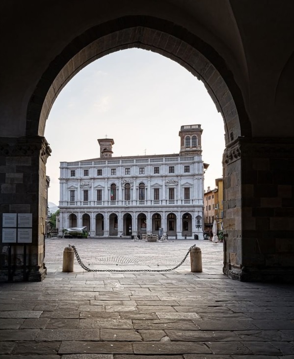 Bellezza messa in cornice, all’alba – Michele Gandolfi