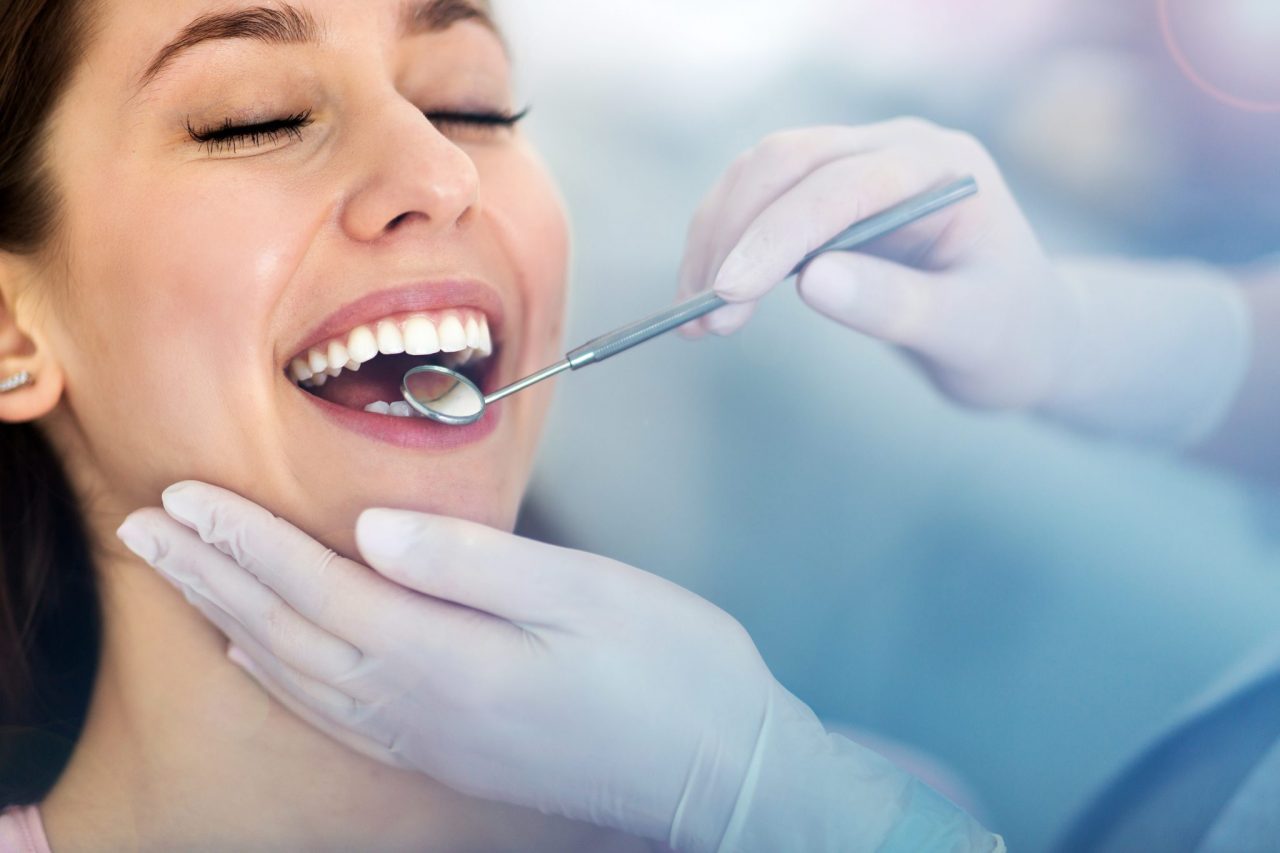 Implantologia dentale: che cos’è e come si è evoluta nel tempo