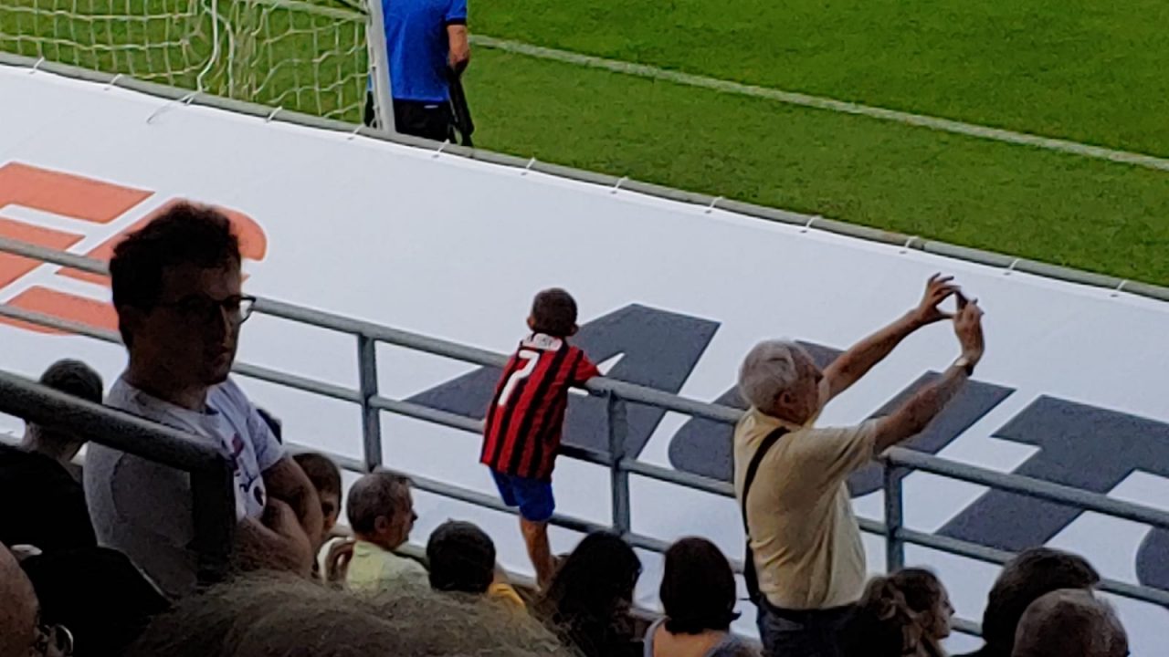 Dedicato a Riccardo, 7 anni a Clusone con maglia del Milan