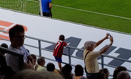 Dedicato a Riccardo, 7 anni a Clusone con maglia del Milan