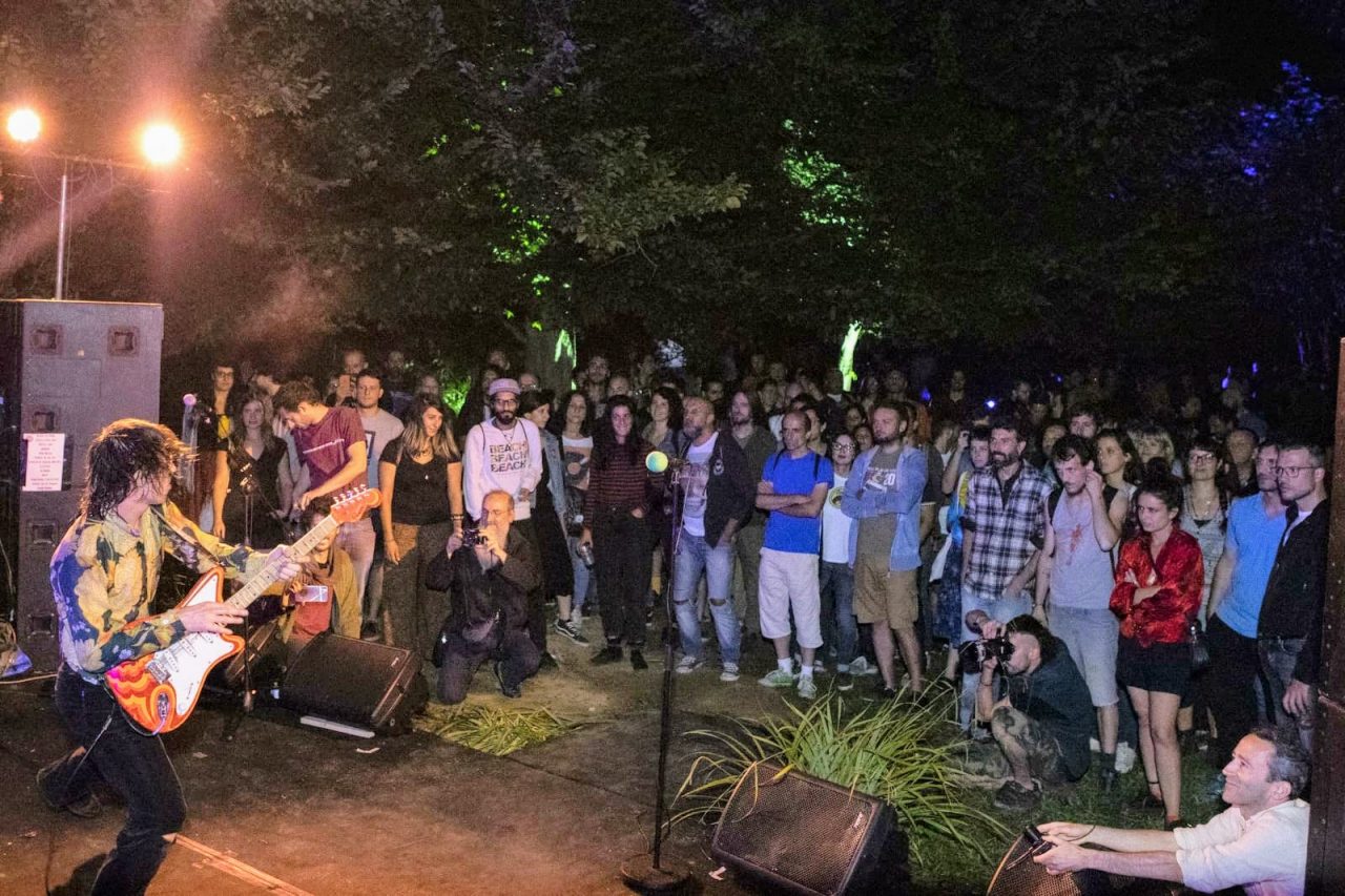 Quel festival segreto nel bosco (con tanto di band da San Diego)