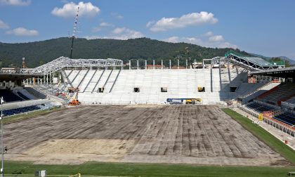 Quelli che, di giorno come di notte "tirano su" lo stadio dell'Atalanta