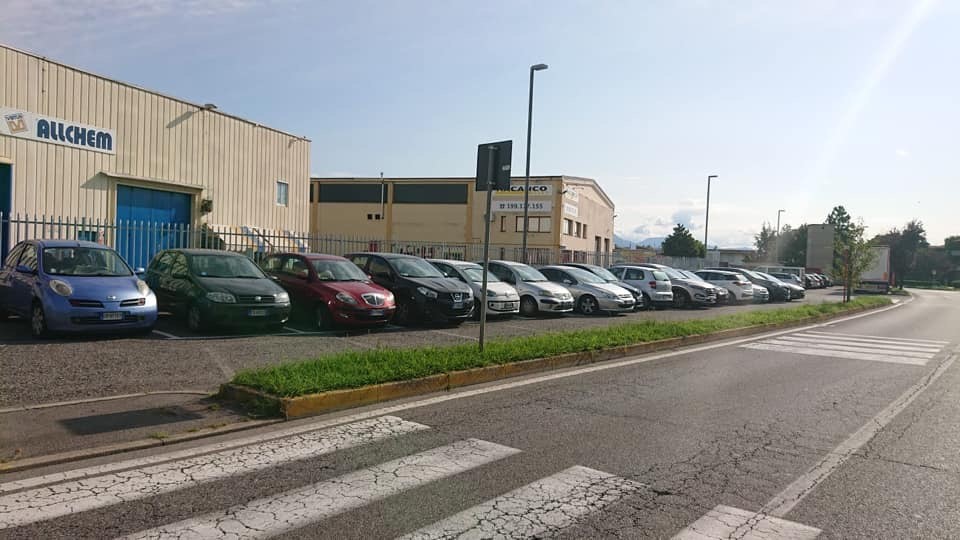 I parcheggi spariti a Grassobbio (se li prendono tutti i turisti)