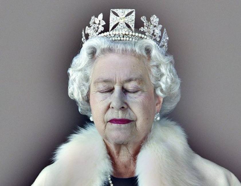 La complicata estate della Regina