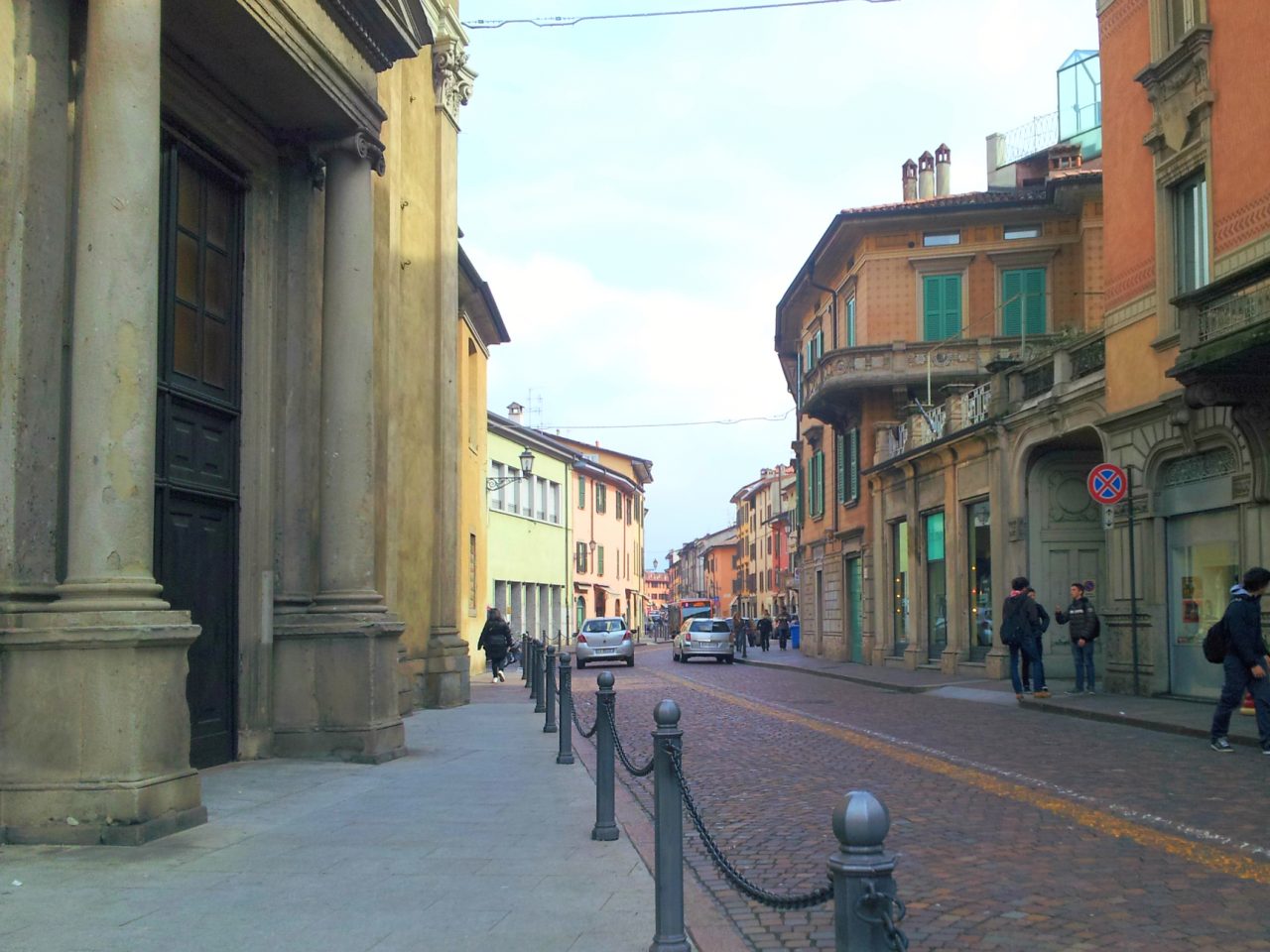 Pozze lungo il nuovo marciapiede in Borgo Santa Caterina