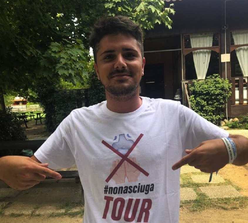 I cacciatori di asciugamani ad aria che non asciugano: c’è un tour