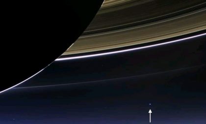 La foto da Saturno diventa virale (la stellina che vedete è la Terra)