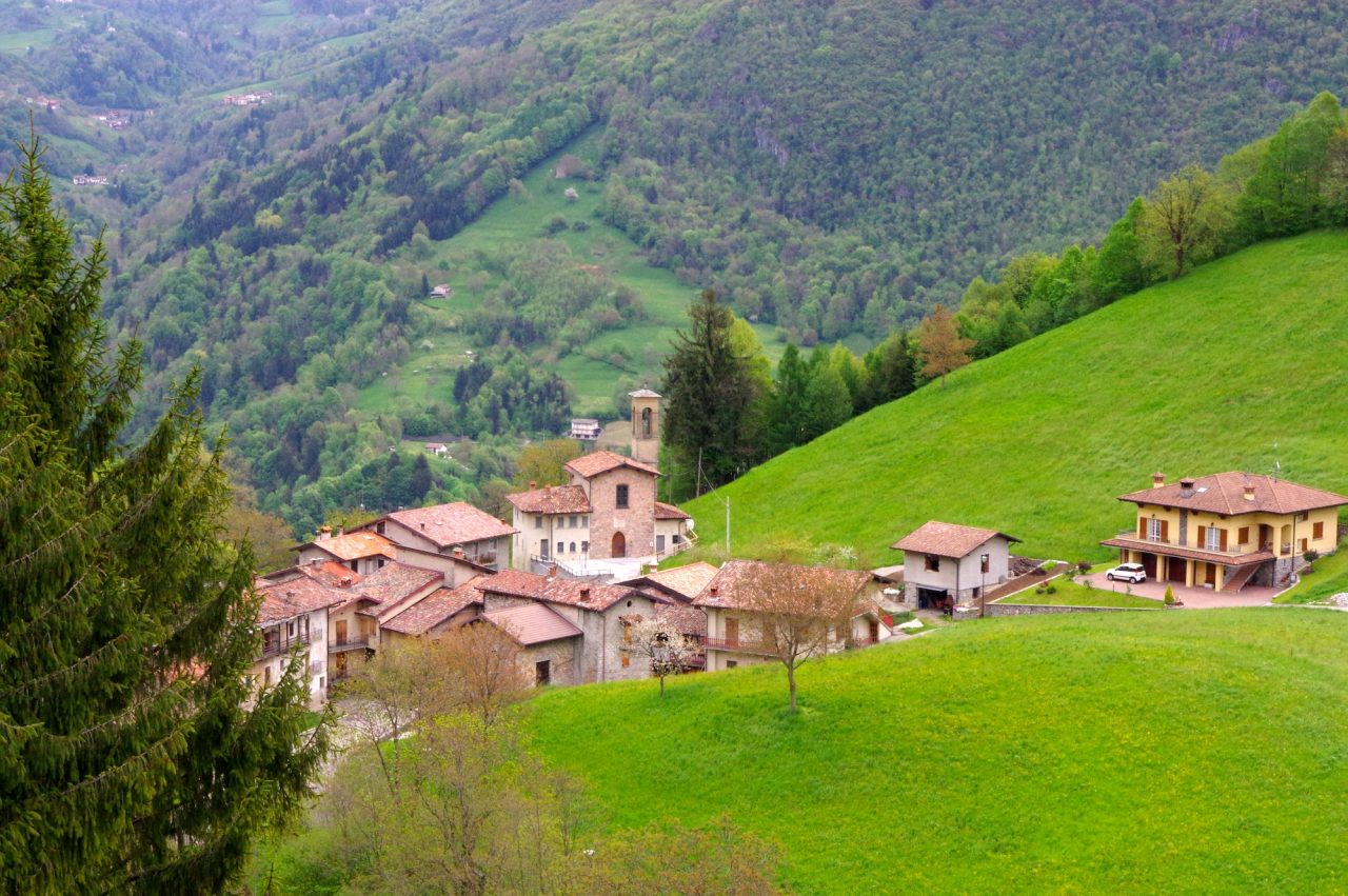 Tutti i caldi colori dell’autunno sul poco noto monte Molinasco