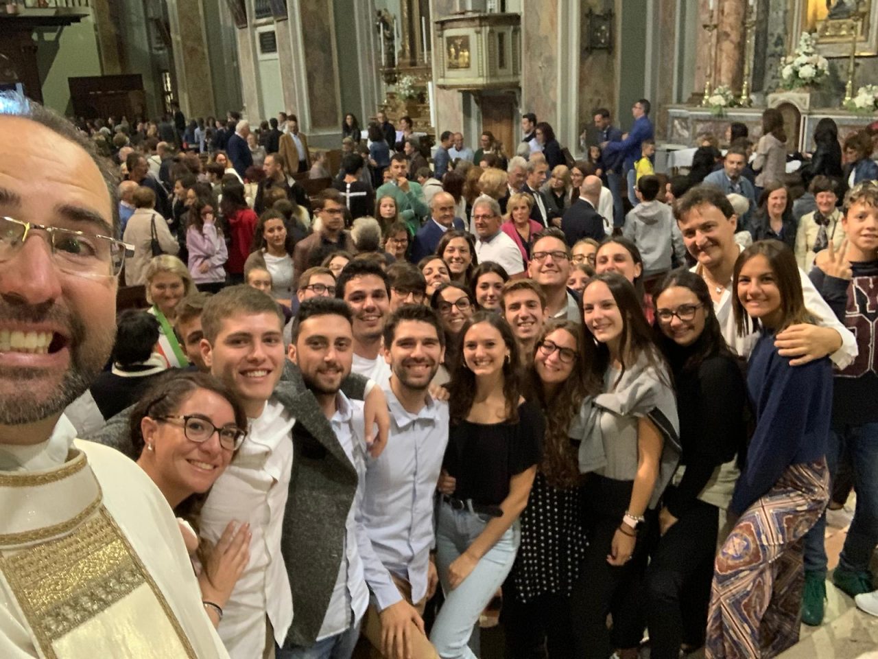 Quelle lacrime sentite di don Alex nel giorno in cui ha salutato Curno