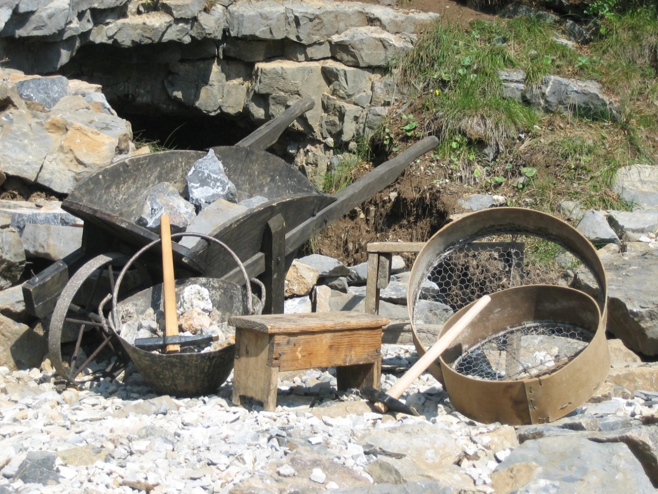 Storie e leggende delle nostre valli Gorno, l’antico mondo delle taissine