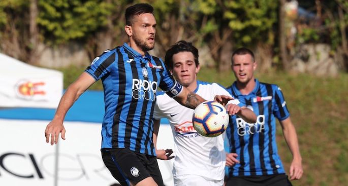 Si ferma Toloi, problema muscolare per il difensore brasiliano. Fuori col Lecce?