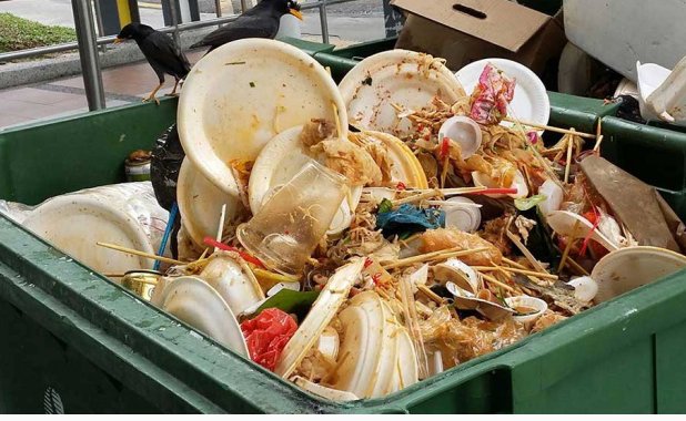 Pensieri segreti di una commessa Addio plastica, siamo invasi di carta
