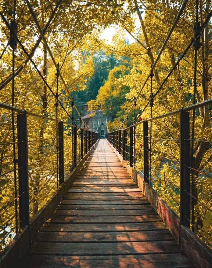 Un ponte sulla bellezza (Ubiale Clanezzo) – Enrico Azzola
