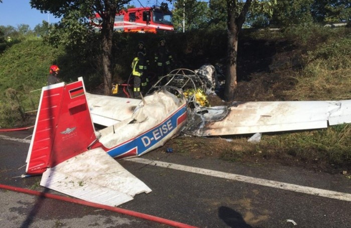 La Tragedia Dell'aereo Caduto Morta 15enne, Tre Feriti (video) - Prima ...