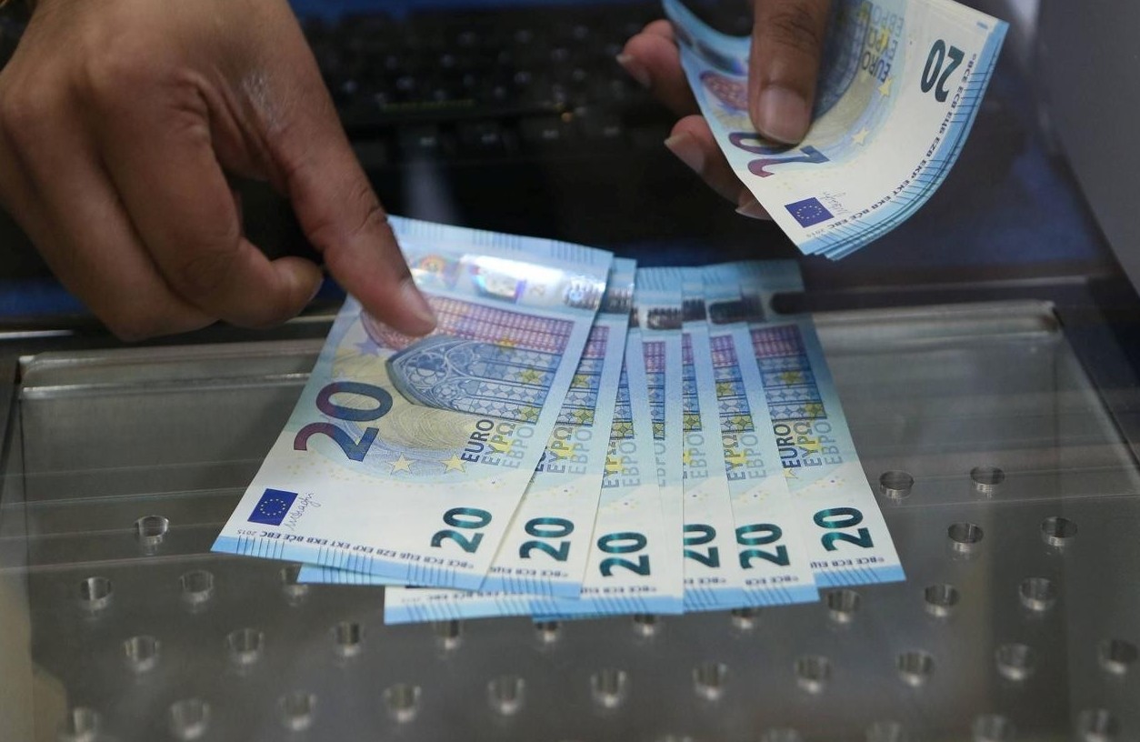 Cinque notizie che non lo erano come la tassa sui contanti