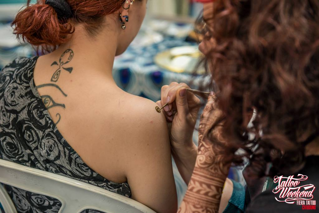La carica di ben 180 tatuatori Per tre giorni sono a Chiuduno