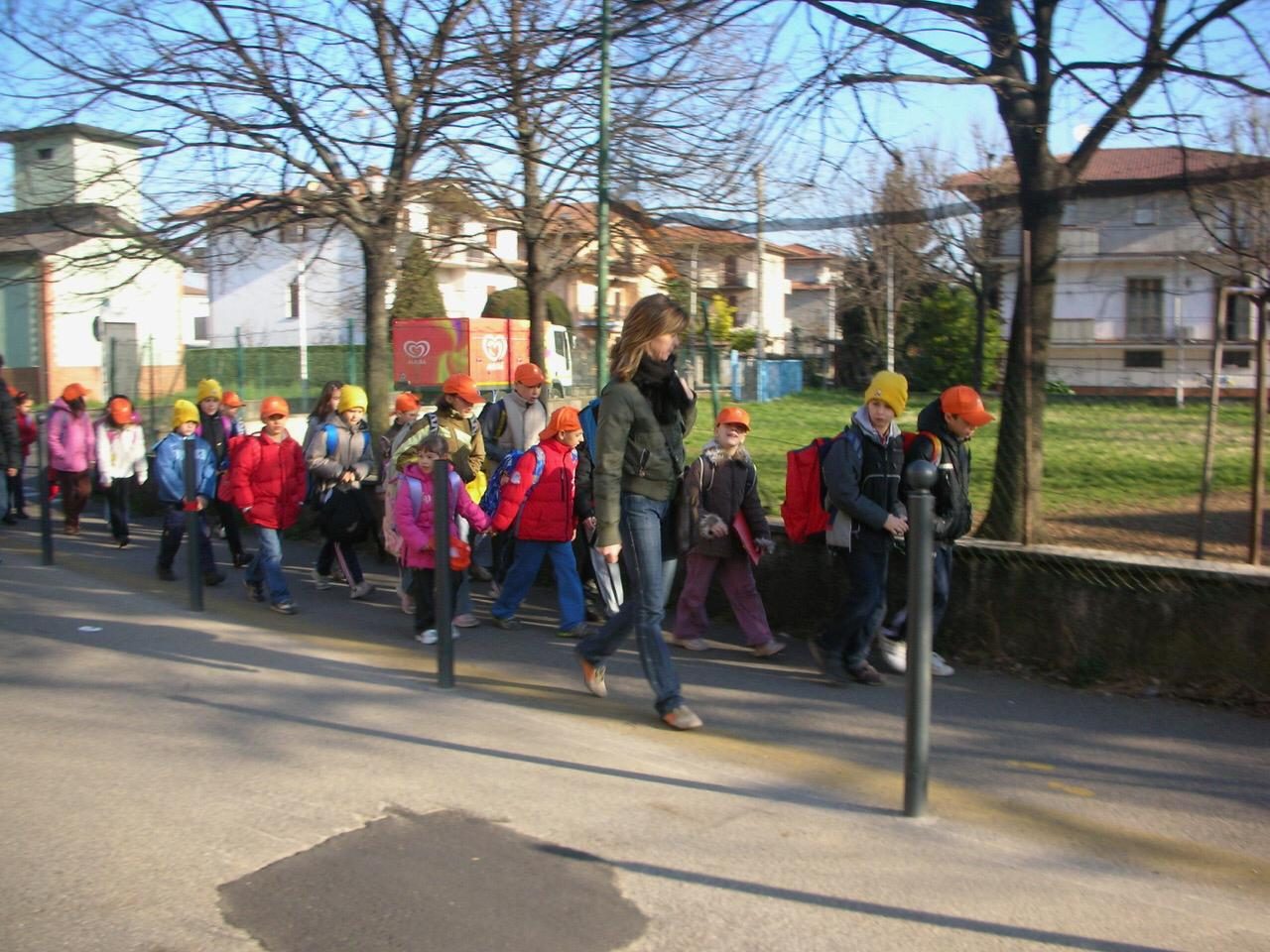 Il Piedibus rischia di restare a piedi A Osio Sotto pochi volontari