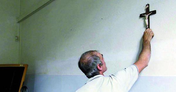 Basta crocifiggere i crocifissi