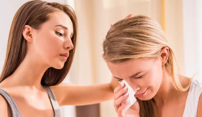 Il cafonometro delle frasi di amici per consolarti quando ti mollano