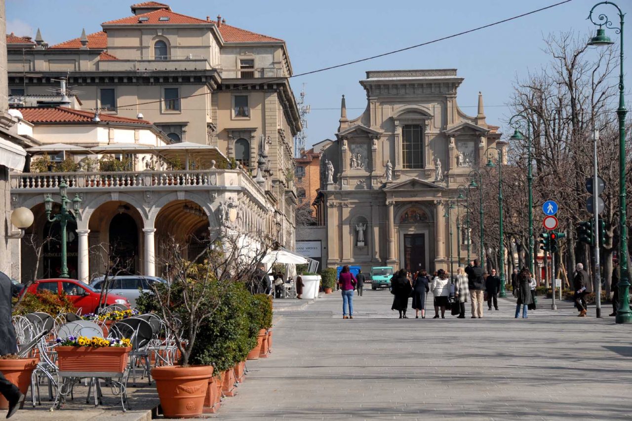 In calo gli indicatori della curva dei contagi. In Lombardia terapie intensive occupate al 4%