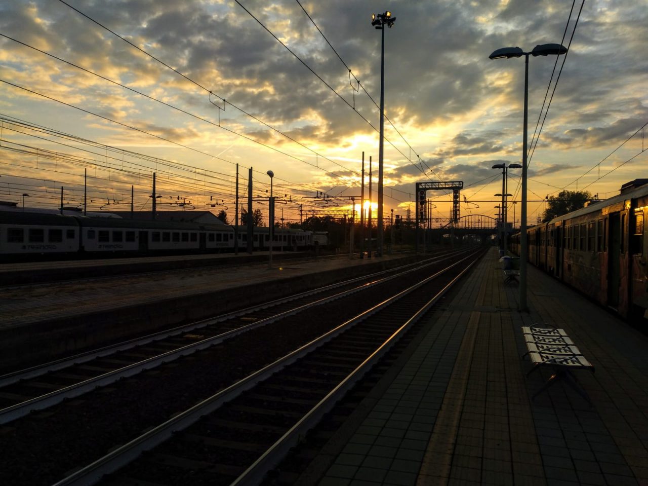 In attesa di un treno… – Nicola Aresi
