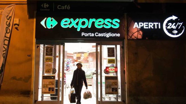Pensieri segreti di una commessa La clientela notturna del super