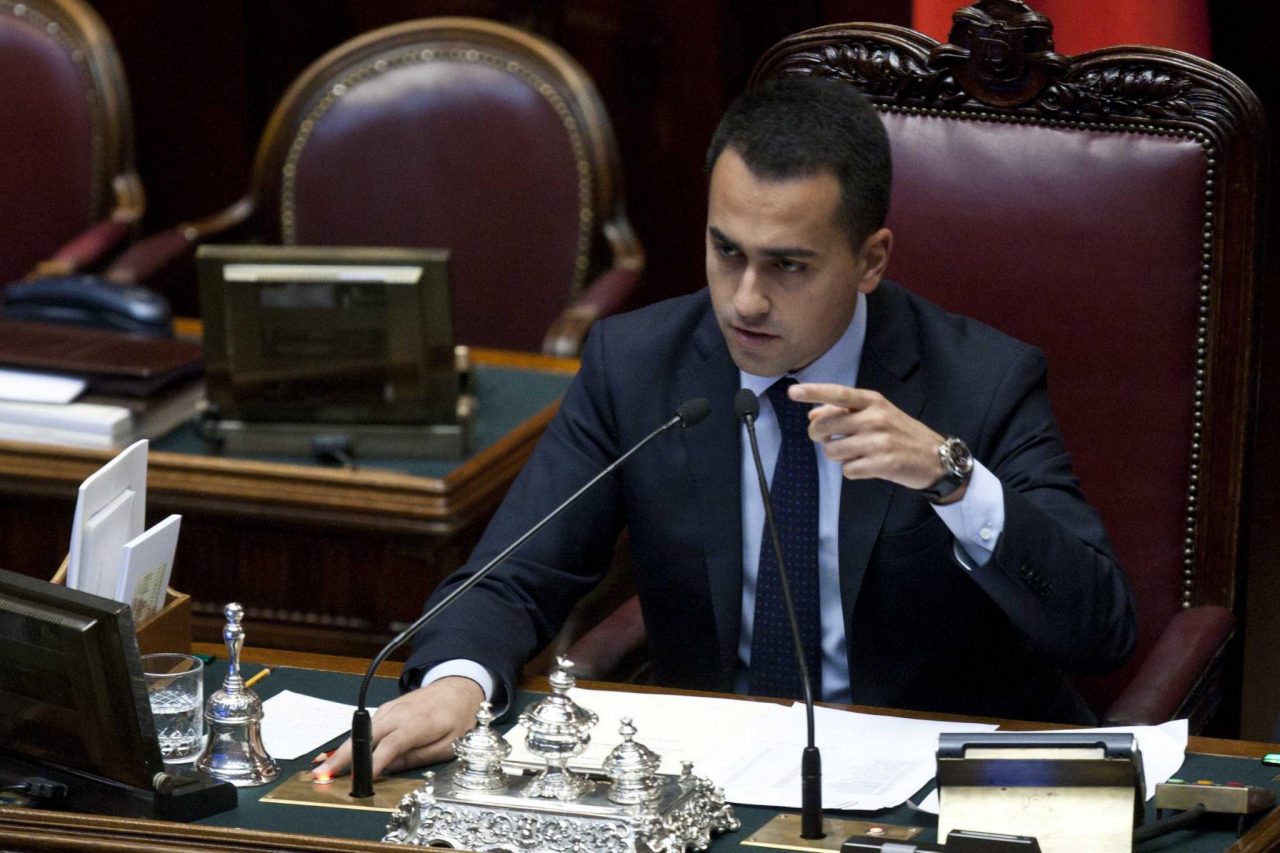 Meno deputati e senatori Una picconata alla democrazia