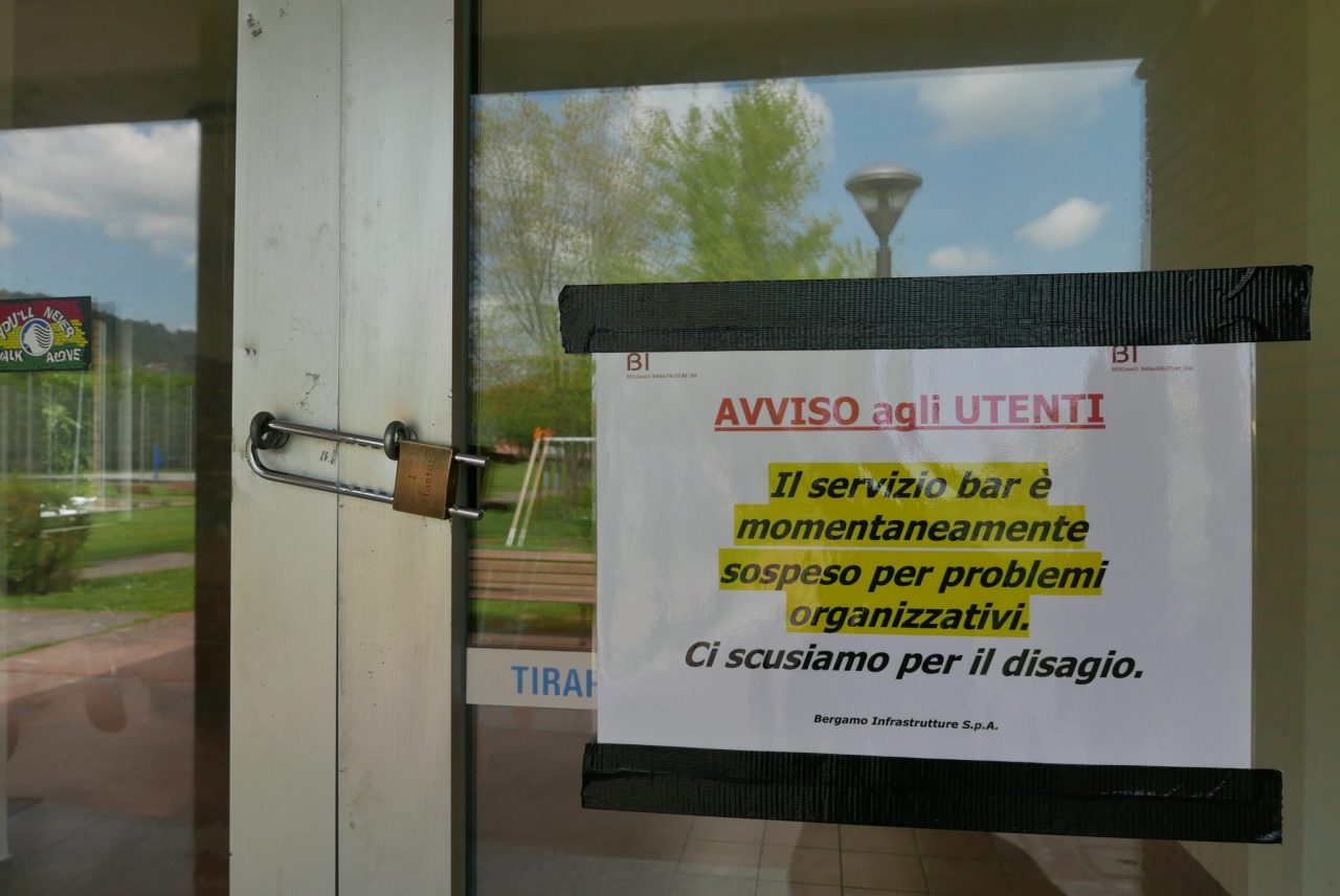 Bar chiusi in tre centri sportivi «Disagi per centinaia di utenti»