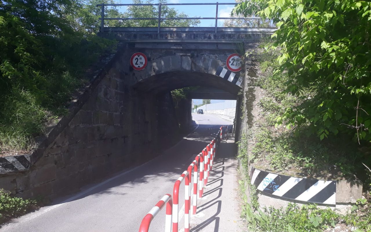 Fogna, asfalto e il sottopasso Sos da Locate al Comune di Ponte