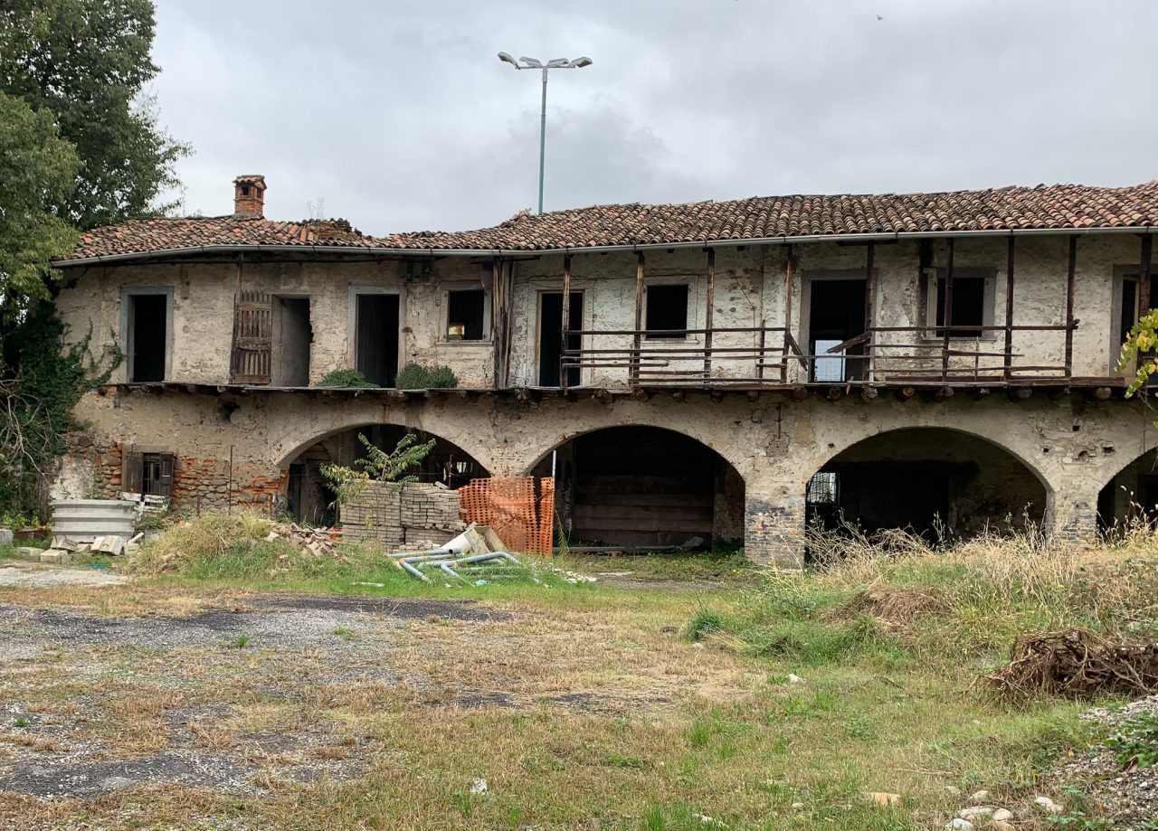 A Torre è scoppiata la polemica sull’ex convento ormai in rovina