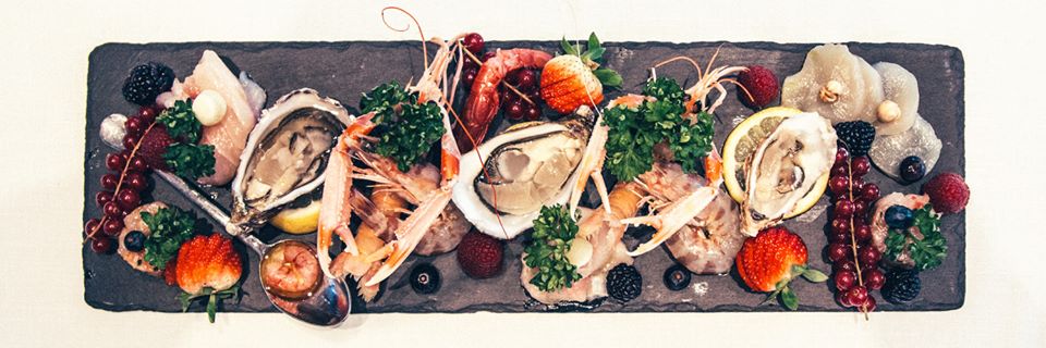 Ristorante Gio, 5 anni di crescita Cin cin con bicchiere futuristico