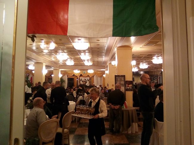 Salò, in 360 alla cena fascista E le polemiche non mancano